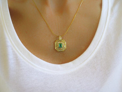 Natural Colombian Emerald and Diamond Pendant in 18k yellow gold