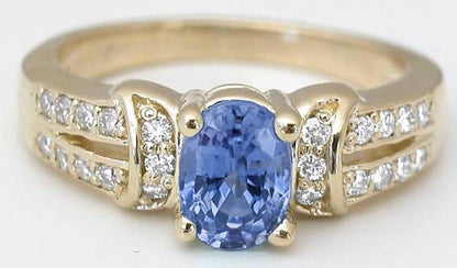 Natural blue sapphire ring in 14k yellow gold