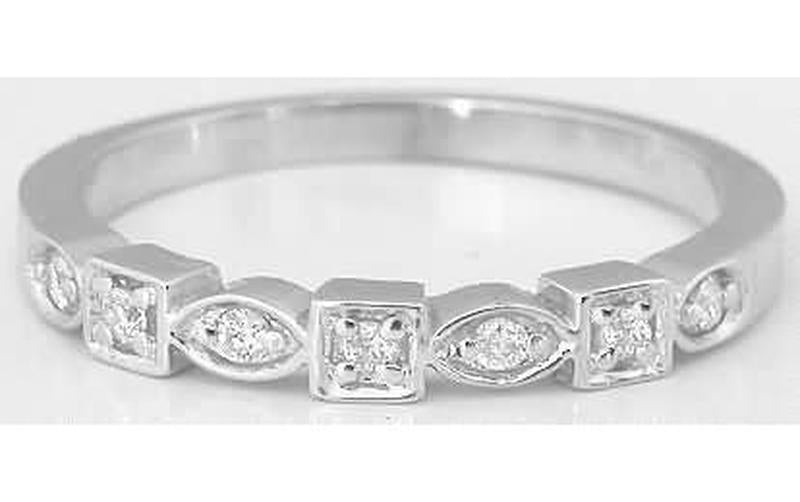 Natural sapphire ring in 14k white gold