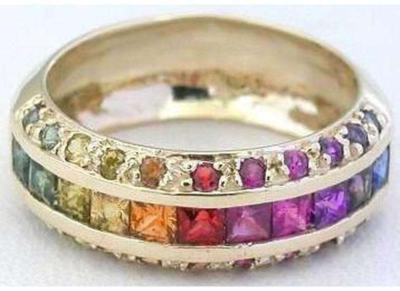 Round and Princess Cut Natural Vibrant Rainbow Sapphire Ring in 14k yellow gold